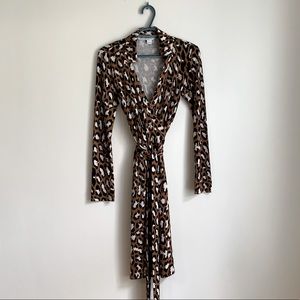 Diane Von Furstenburg DVF leopard print wrap dress 6